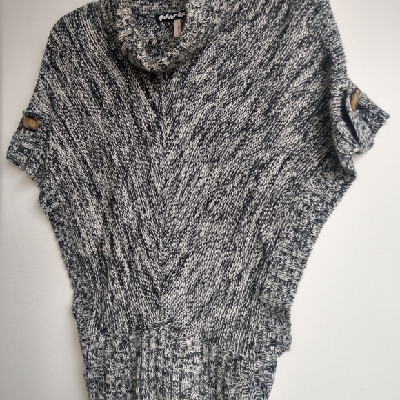 Plant gold Sleeveless Turtleneck Sweater, Size S - Picture 9 of 10